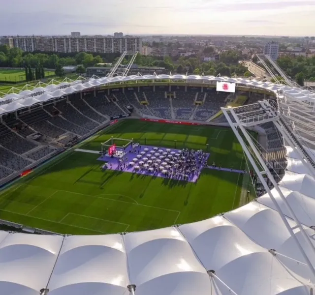 Vue aérienne du Stadium de Toulouse pendant le dîner